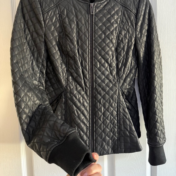 BCBG Maxazria Black Quilted Faux Leather Bomber JKT Coat Ruffle Peplum XS NWOT - Picture 5 of 14